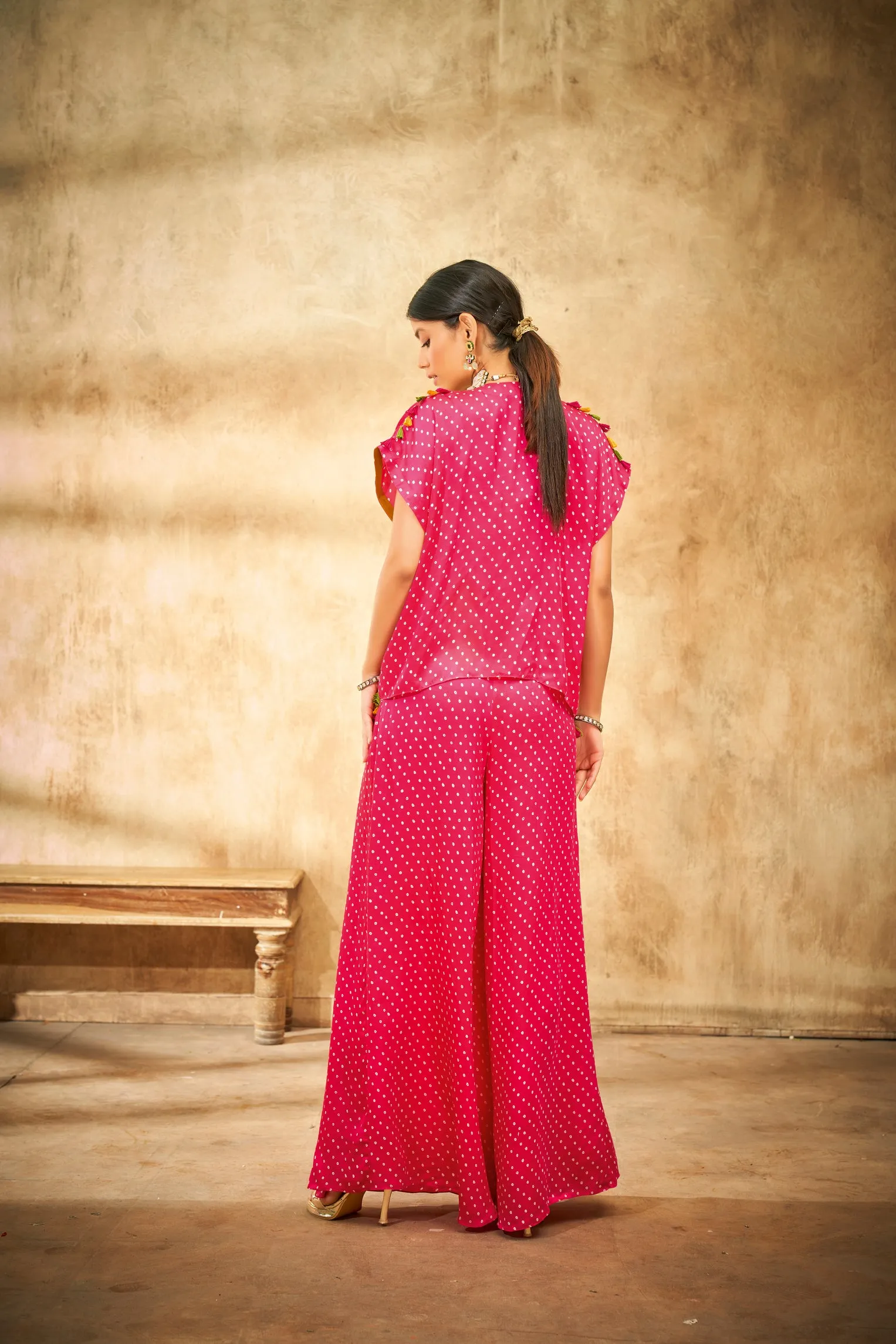 Aditi Somani's Beautiful Rani pink bandhej cape set - Rent